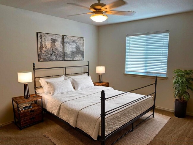 Building Photo - Spacious open floor plan with this desirab...
