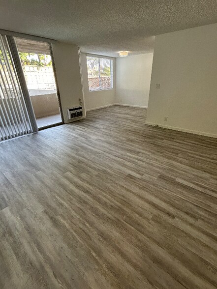 Building Photo - 12225 San Vicente Blvd