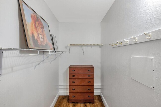 Building Photo - 1801 Bedford Terrace