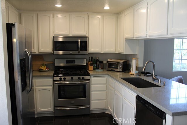 Building Photo - 2300 Maple Ave