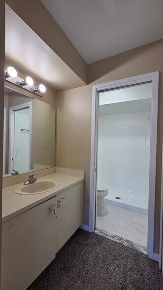 Building Photo - 653 Glasgow Ct