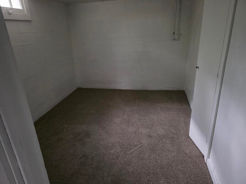 Building Photo - 1340 SW Hayter St