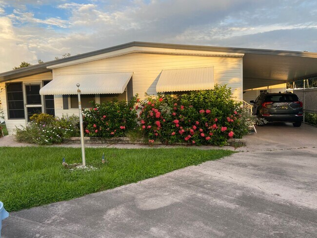 Building Photo - Spacious Home in peaceful Cul-de-sac