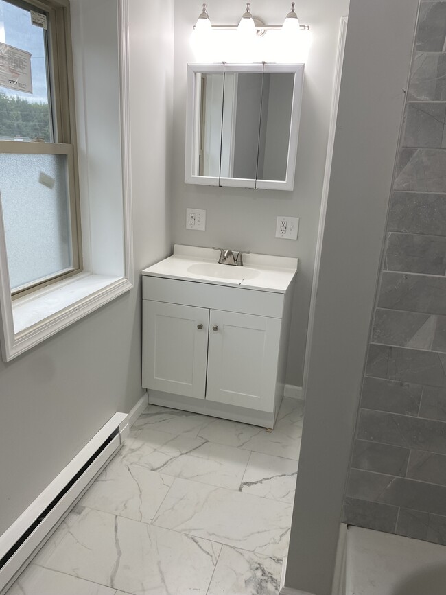 Building Photo - 401 McLean St