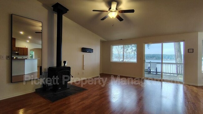 Building Photo - 28802 WA-104