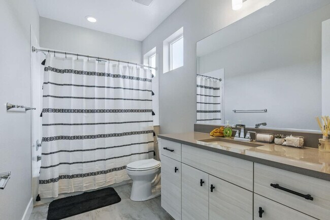 Building Photo - 6029 Benton St