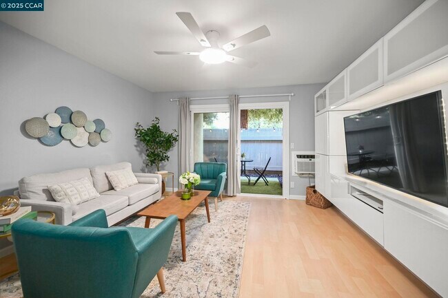 Building Photo - 2560 Walnut Blvd