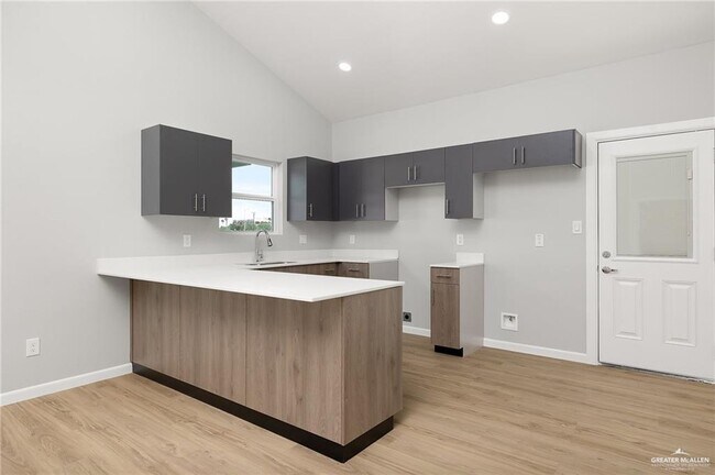Building Photo - 2700 Mockingbird Rd