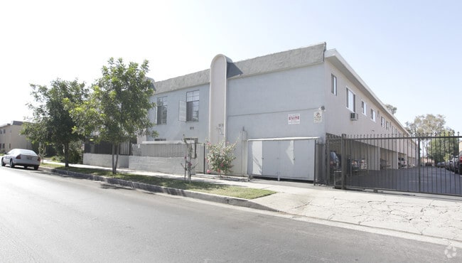 Building Photo - 6545 Simpson Ave