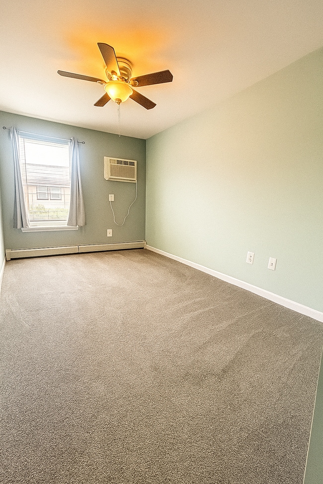 Building Photo - 703 Walnut Ridge Dr