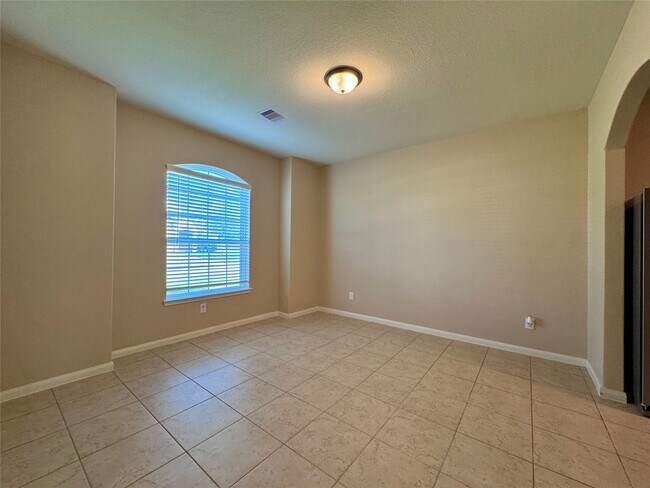Building Photo - 21323 Echo Manor Dr