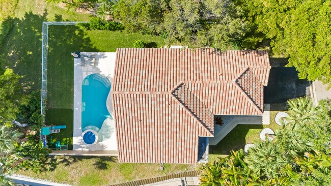 Building Photo - 6805 NW 75th Ct