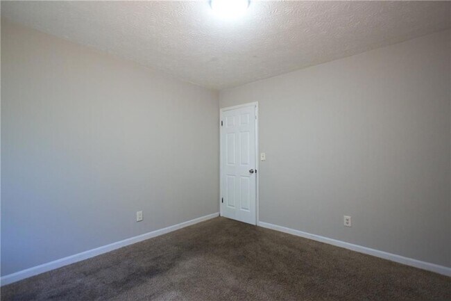 Building Photo - 2414 Leslie Brook Dr