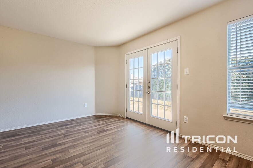 Building Photo - 7156 Little Mohican Dr