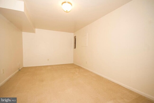 Building Photo - 16 Castlehill Ct