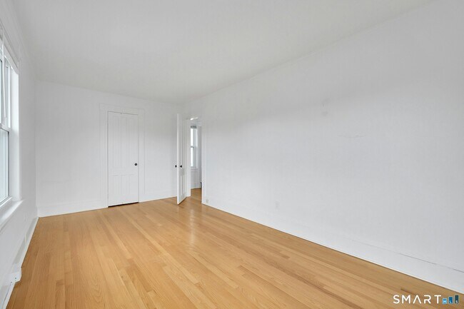 Building Photo - 125 Tunxis Hill Rd