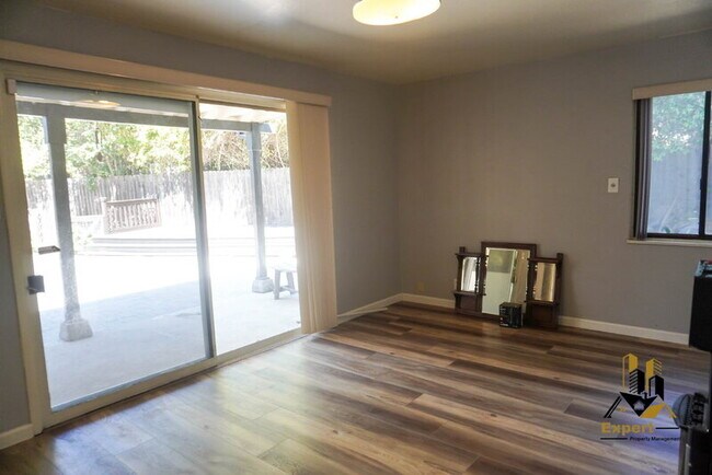 Building Photo - 7479 Skycrest Ct