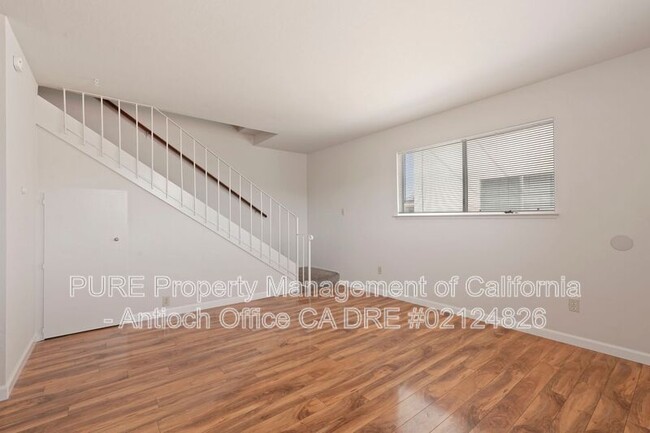 Building Photo - 908 Minaker Dr