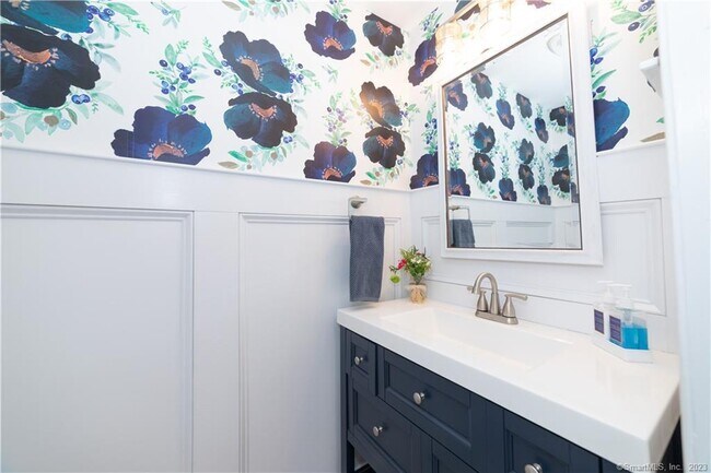 Building Photo - 36 Old Johnson Ln