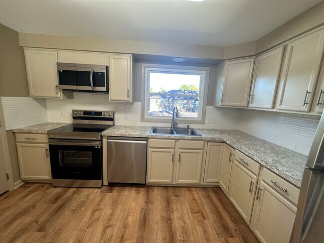 Building Photo - 203 Denrose Dr