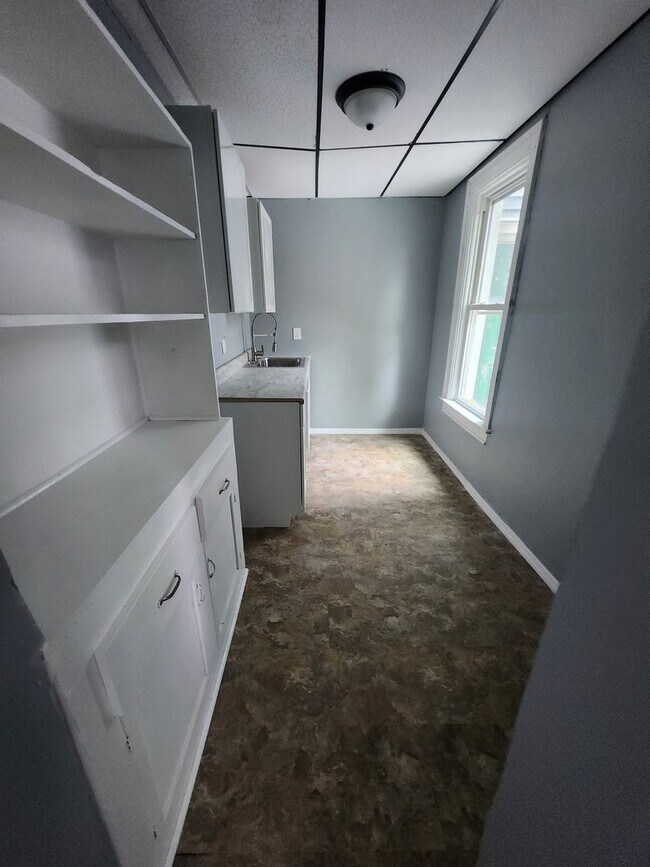 Building Photo - 1 bedroom west side