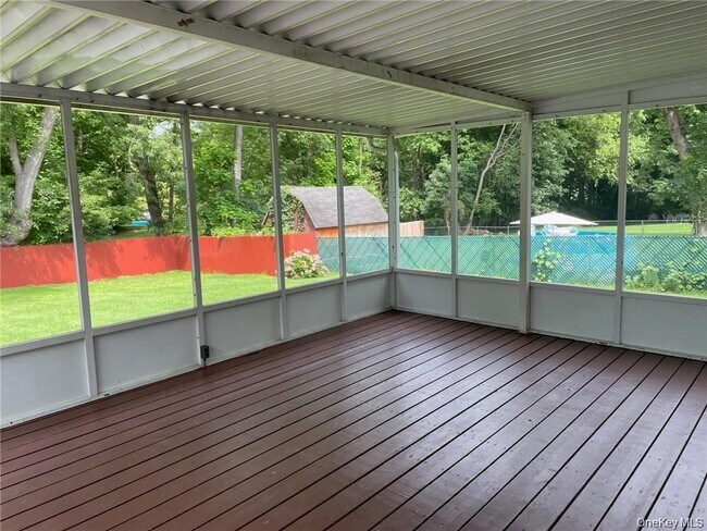 Building Photo - 17 Kinderhook Dr