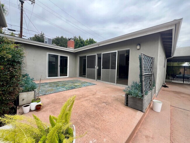 Building Photo - 5811 Agnes Ave