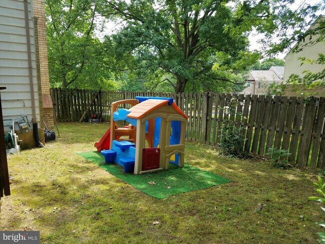 Building Photo - 2077 Pilgrim Dr