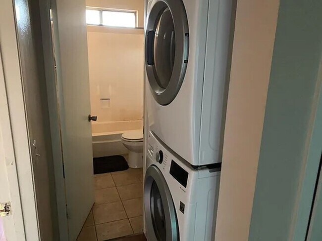 Building Photo - Affordable Condo Centrally Located in Riverside