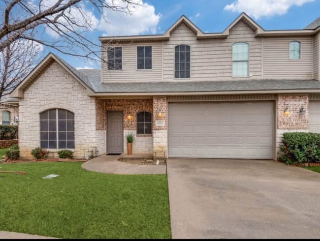Primary Photo - 4223 Towne Lake Ct