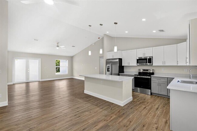 Building Photo - 486 Celeste St