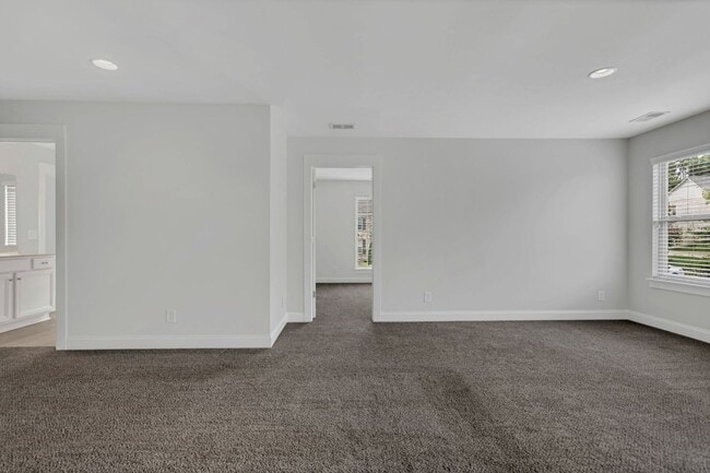 Building Photo - 4BR/3.5BA All-Brick Home Near Top Williams...