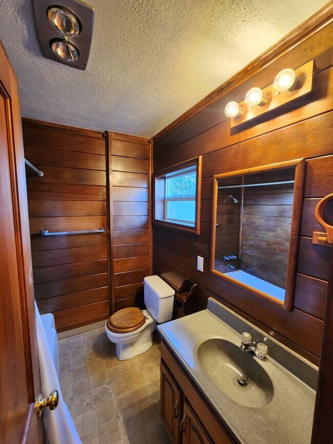 Building Photo - 122 Brennan St