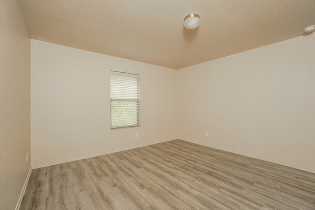 Building Photo - 2902 Aspen Mdw