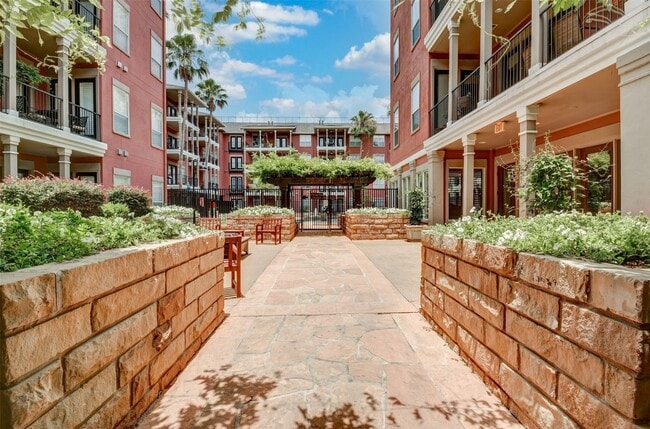 Building Photo - 2400 McCue Rd