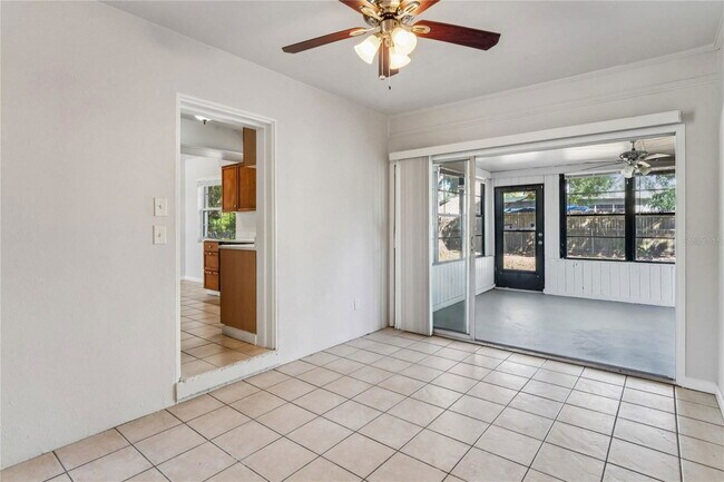 Building Photo - 1470 Overlea St