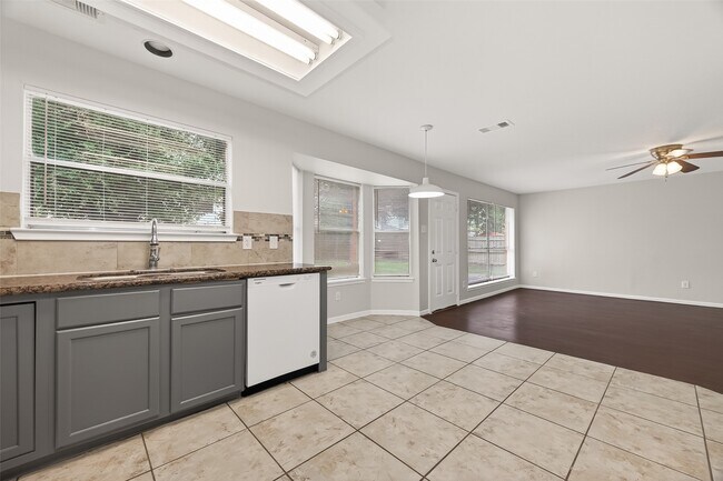 Building Photo - 5439 Baslow Dr