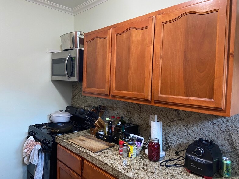 Multi-faceted gas range stove, oven & microwave - 607 N Garfield Ave