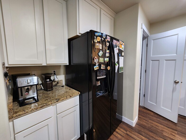 Building Photo - 1062 W Stonehaven Dr