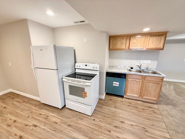 Building Photo - 5629 Far Vista Dr