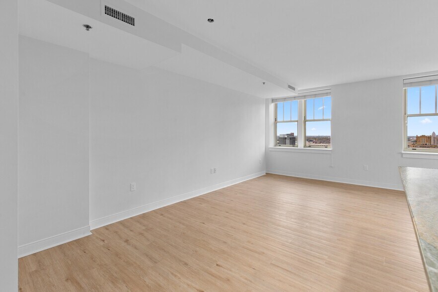 Building Photo - 525 W Lafayette Blvd