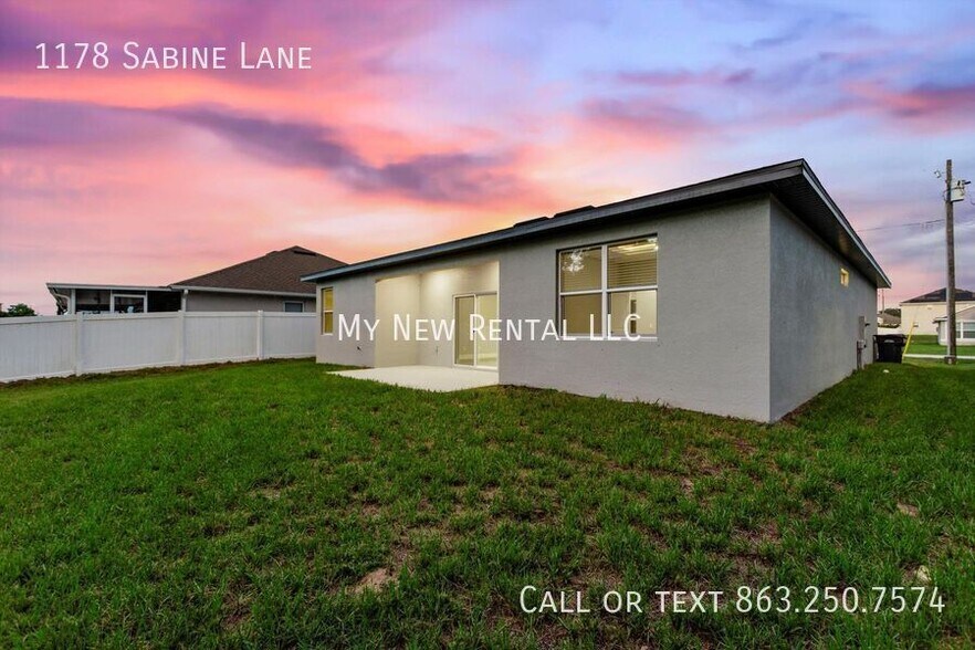 Building Photo - 1178 Sabine Ln