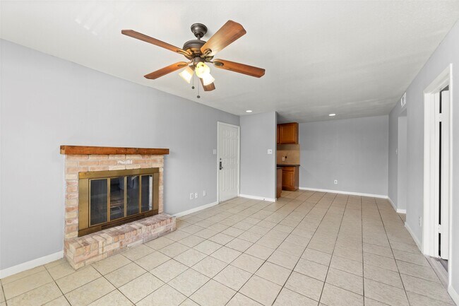 Building Photo - 2100 Wilcrest Dr