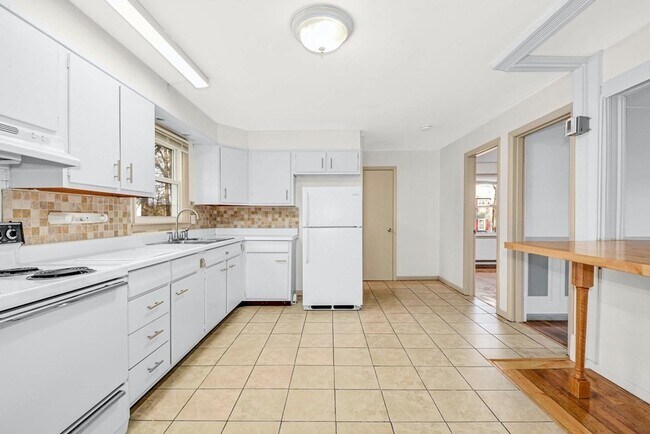 Building Photo - 26 SW Cutoff