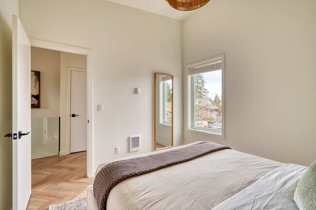 Building Photo - 5018 NE 26th Ave