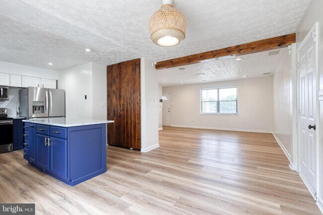 Building Photo - 1577 Loring Ct