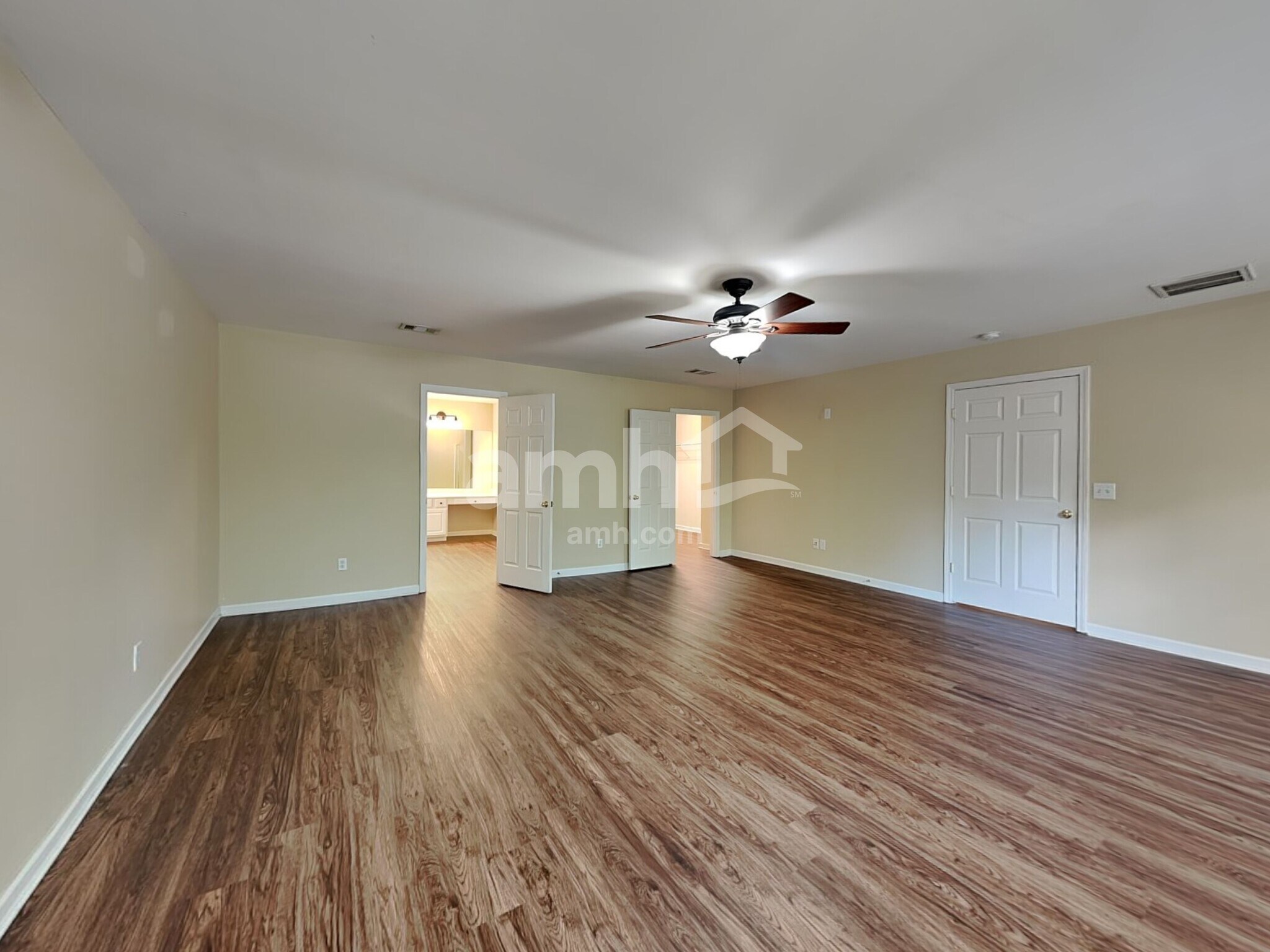 Building Photo - 302 Forest Bend Dr