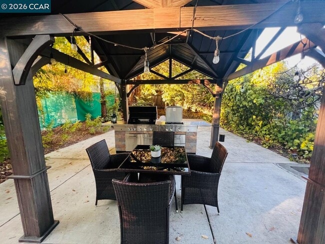 Building Photo - 143 Pulido Rd