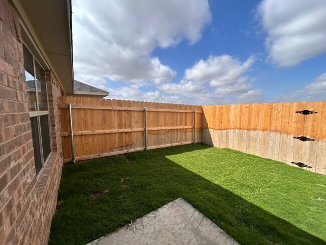 Building Photo - "Charming 3-Bed, 2-Bath Home with Granite Elegance in Wolfforth!"