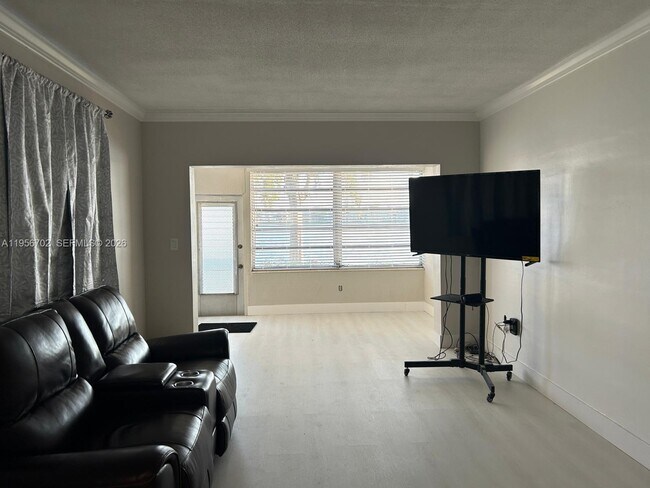 Building Photo - 270 NE 191st St